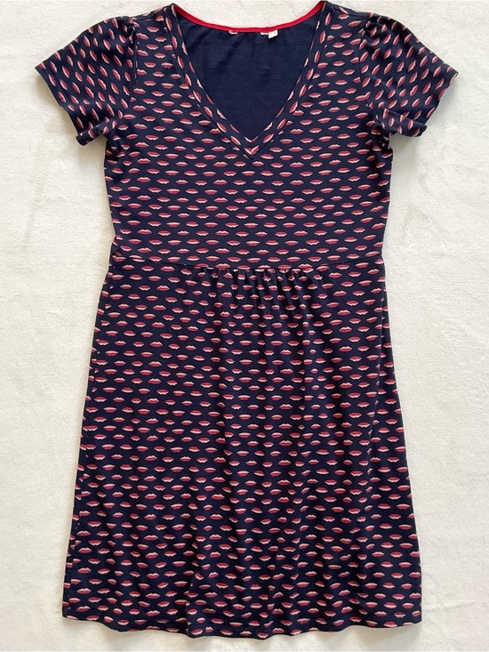 Boden Dresses & Skirts - Boden Penelope Lip Print Jersey Dress 4P Petite Navy Pink V Neck